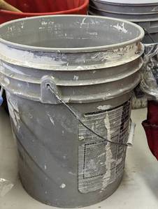 lot 701 image: Bucket, Rusted Chain, Bungee Cord