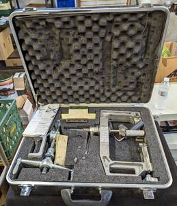 lot 713 image: Cable Line Cutter Kit.