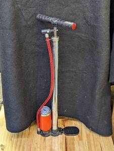 lot 727 image: Vintage Metal Floor Pump Inflator