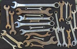 lot 737 image: Vintage Wrenches Different Sizes