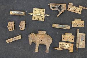 lot 739 image: Vintage Metal Hinges and Elephant.