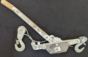 lot 742 image: Single Gear Hand Cable Puller