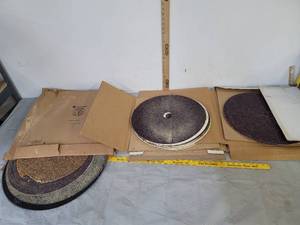 lot 521 image: Round sand papers