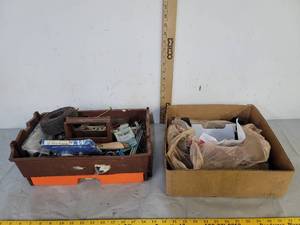 lot 529 image: Hardware in tool tray & caster wheels