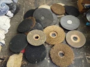 lot 544 image: Floor cleaning discs