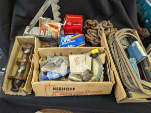 lot 772 image: Car parts, chain and more.