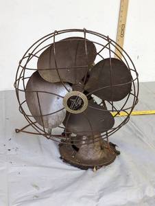lot 785 image: Vintage Emerson Electric Desk Top Fan.
