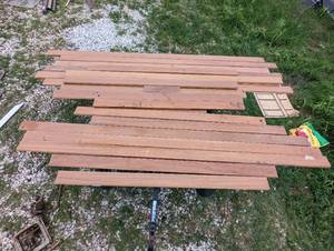 lot 600 image: Various wood flooring pieces