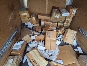 lot 601 image: Large lot of white tiles