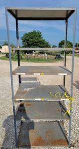 lot 570 image: Metal shelf w5 shelves