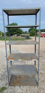 lot 572 image: Metal shelf w5 shelves
