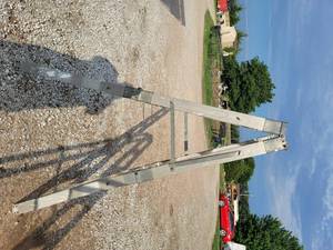 lot 576 image: 4 Ladder to a 8 extension ladder
