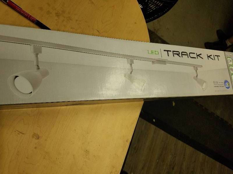 lot 1784 image: Lithonia Lighting LED Track Kit-White
