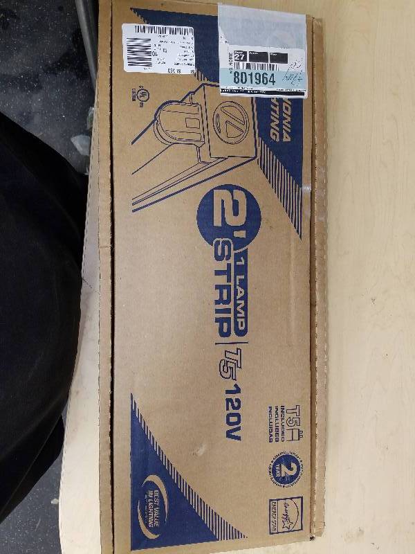 lot 1832 image: Lithonia Lighting 6 pk soft white single lamp troffer light