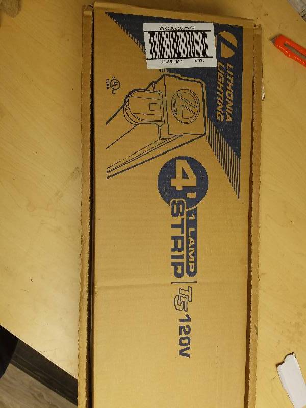 lot 1840 image: Lithonia Lighting 6 pk soft white single lamp troffer light