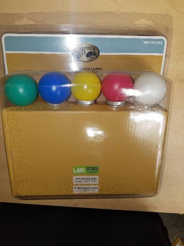 lot 1882 image: Solar String Lights-Various colors