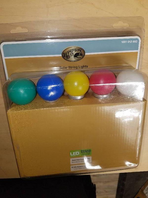 lot 1886 image: Solar String Lights-Various colors