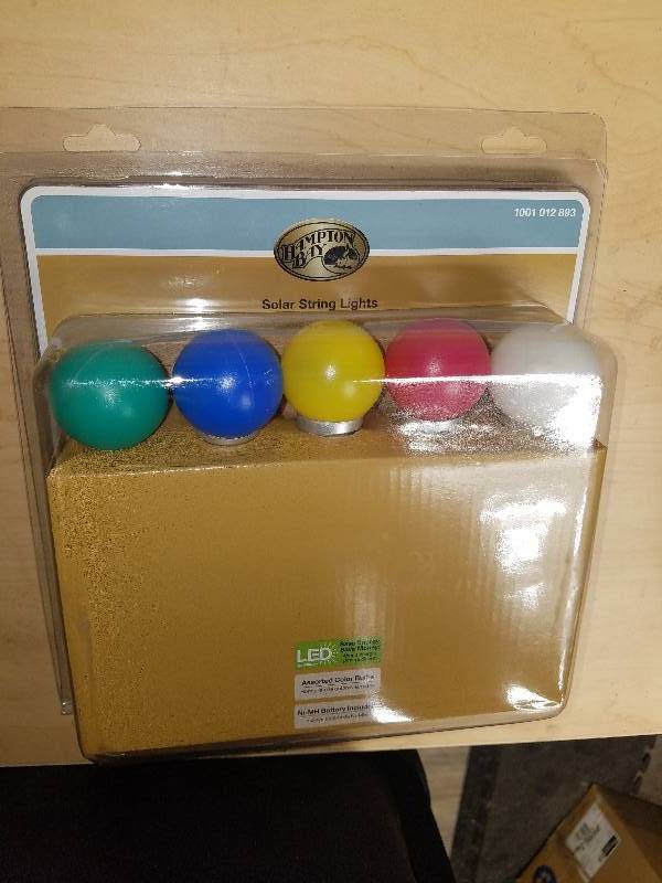 lot 1887 image: Solar String Lights-Various colors