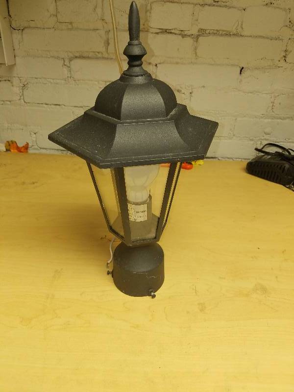 lot 1904 image: Post Lantern
