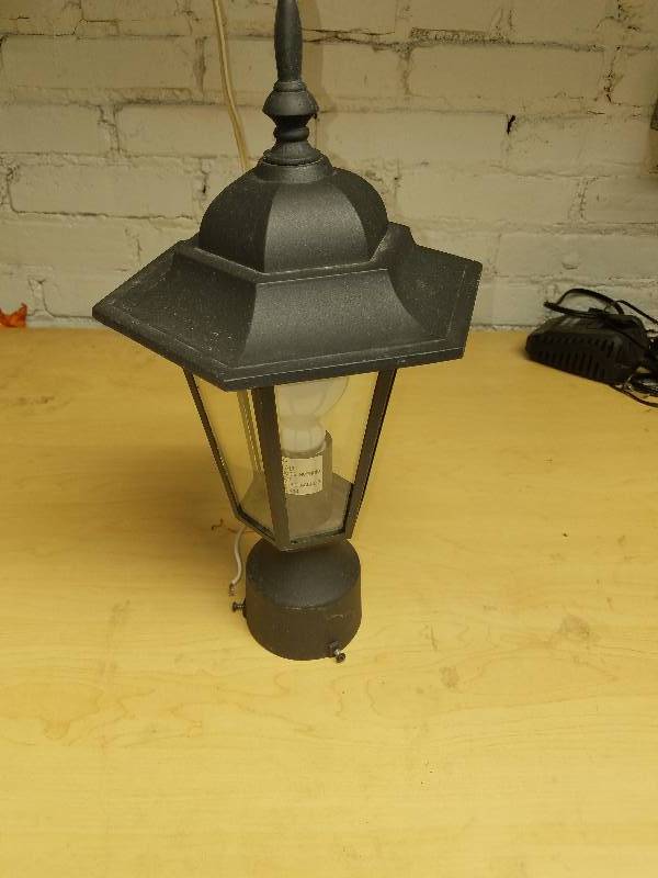 lot 1905 image: Post Lantern