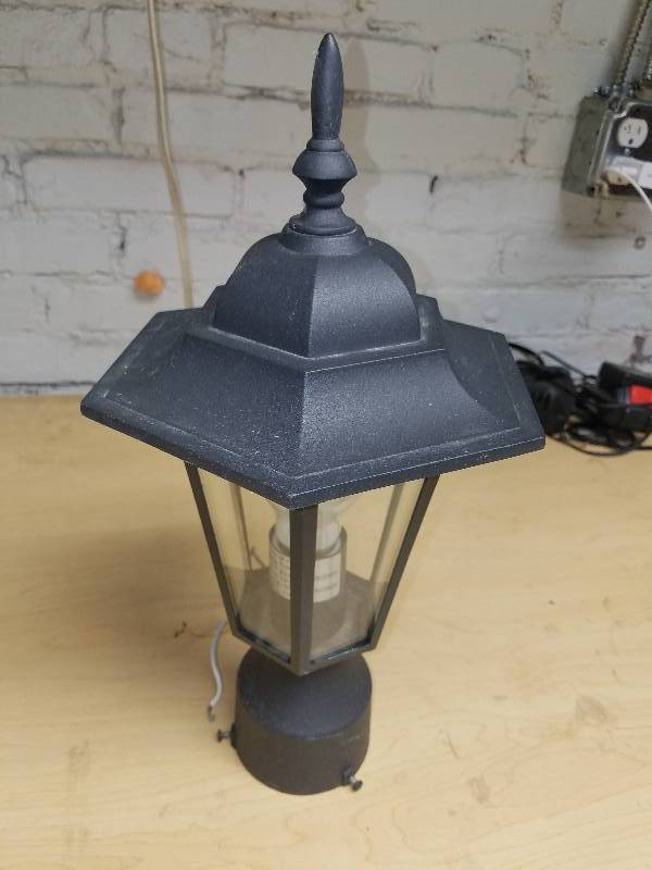 lot 1907 image: Post Lantern