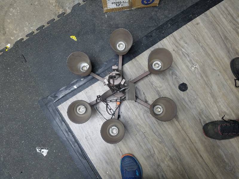 lot 1922 image: Chandelier