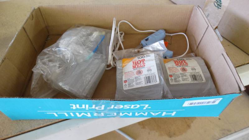lot 260 image: Hot glue gun & glue sticks.