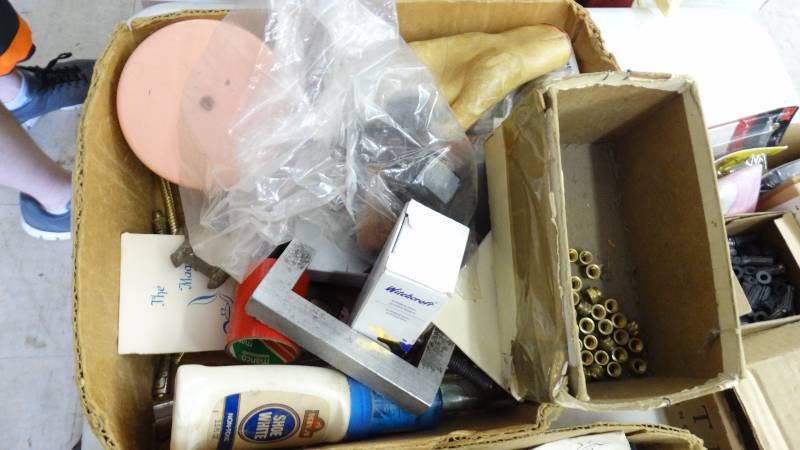 lot 265 image: Lot of hardware & misc items.