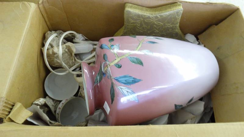 lot 274 image: Vase & china set.