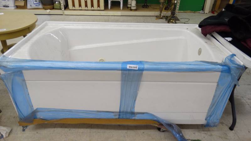 lot 285 image: Jaccuzzi tub.