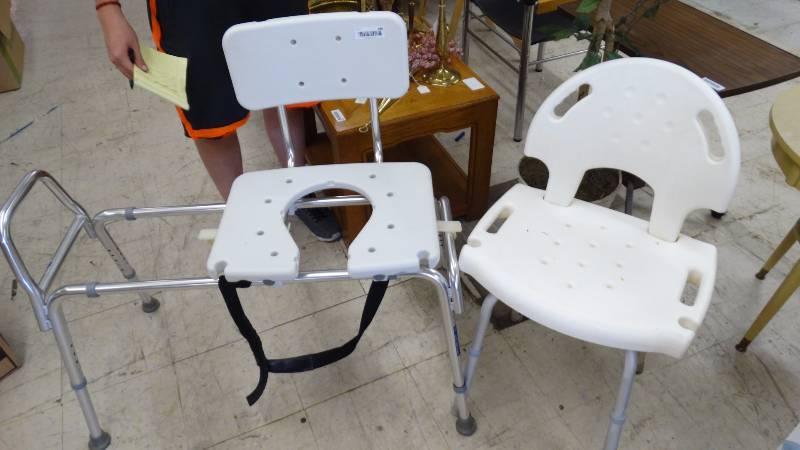 lot 286 image: 2 Bath chairs.