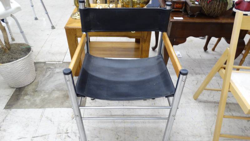 lot 292 image: Modern leather chair.