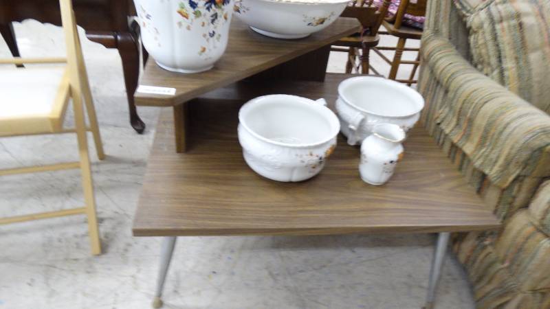 lot 297 image: End table no contents.