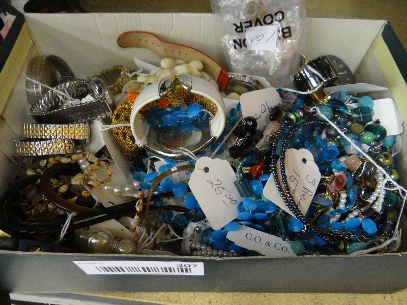 lot 307 image: Lot of costume jewelry.