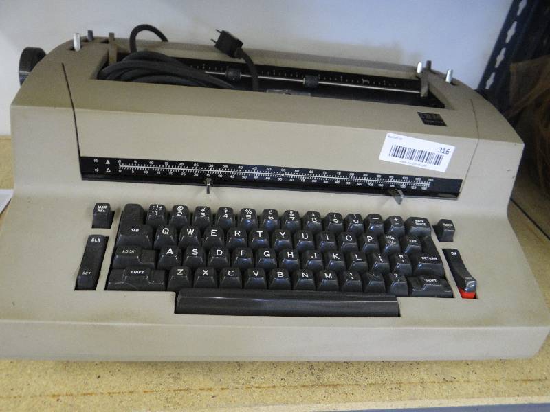 lot 316 image: IBM selectric ii type writer.