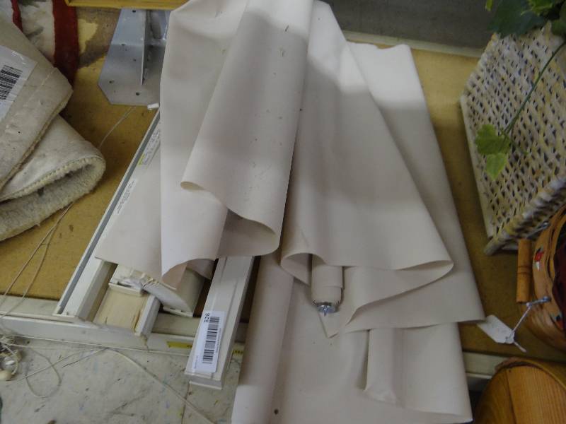 lot 326 image: Lot of shades.