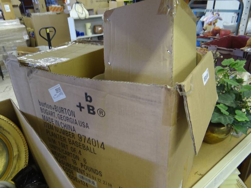 lot 330 image: Lot of baseball planters.