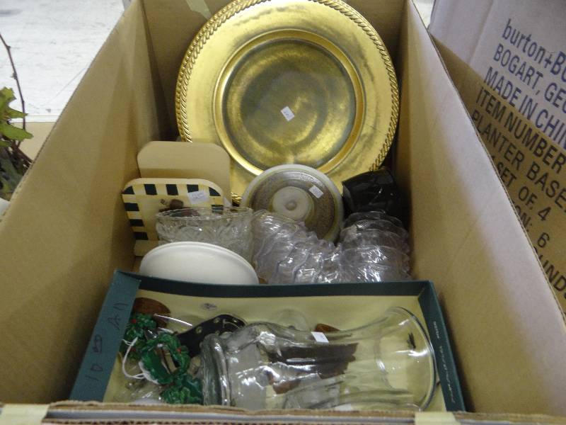 lot 331 image: Lot of decorative glassware.