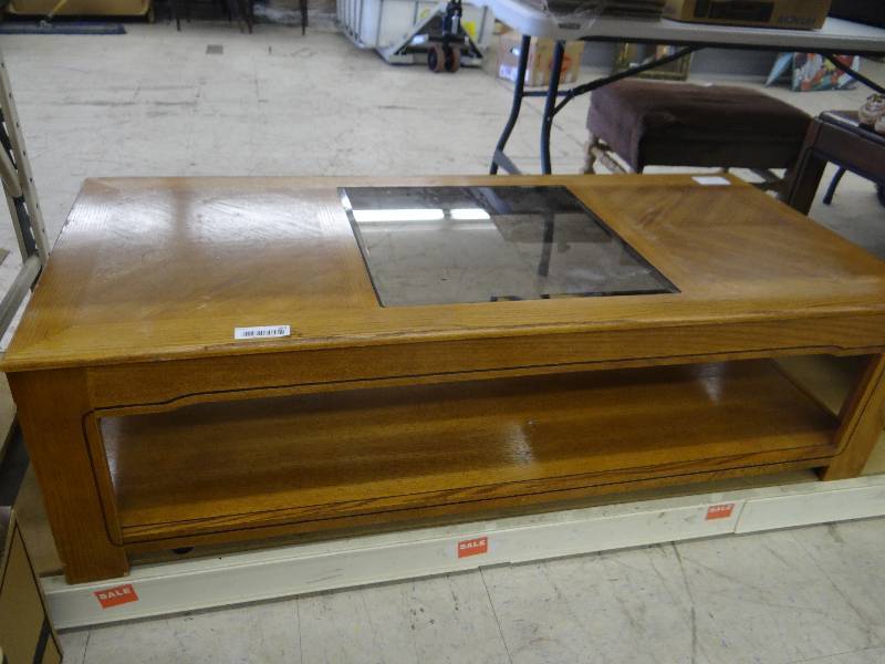 lot 332 image: Coffee table wunderneath, No contents.