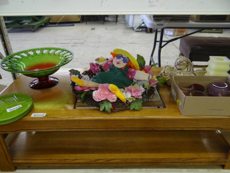 lot 333 image: Contents on coffee table.