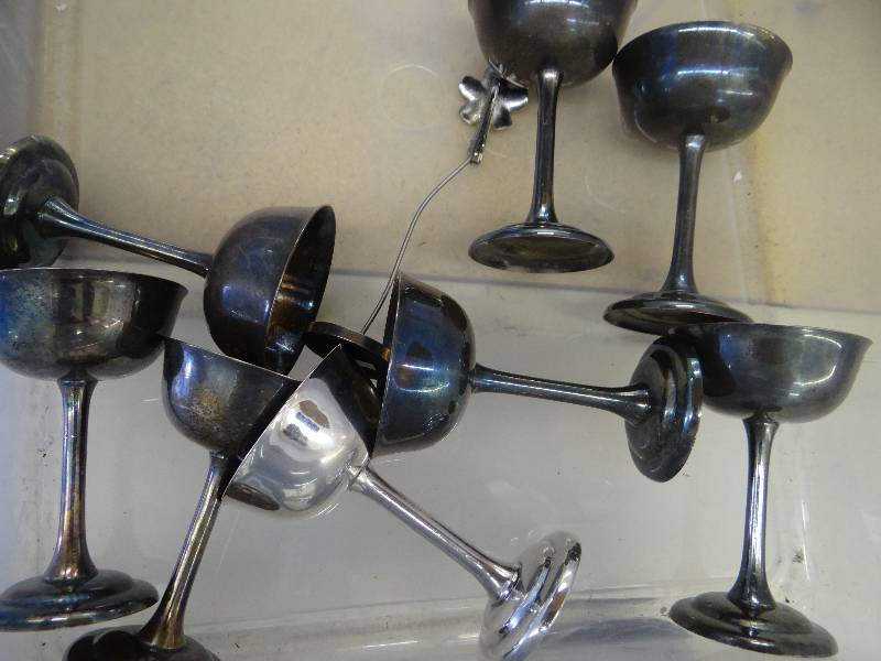 lot 339 image: Lot of glassware.