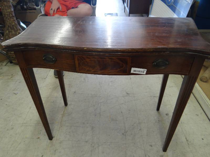 lot 344 image: Antique table.