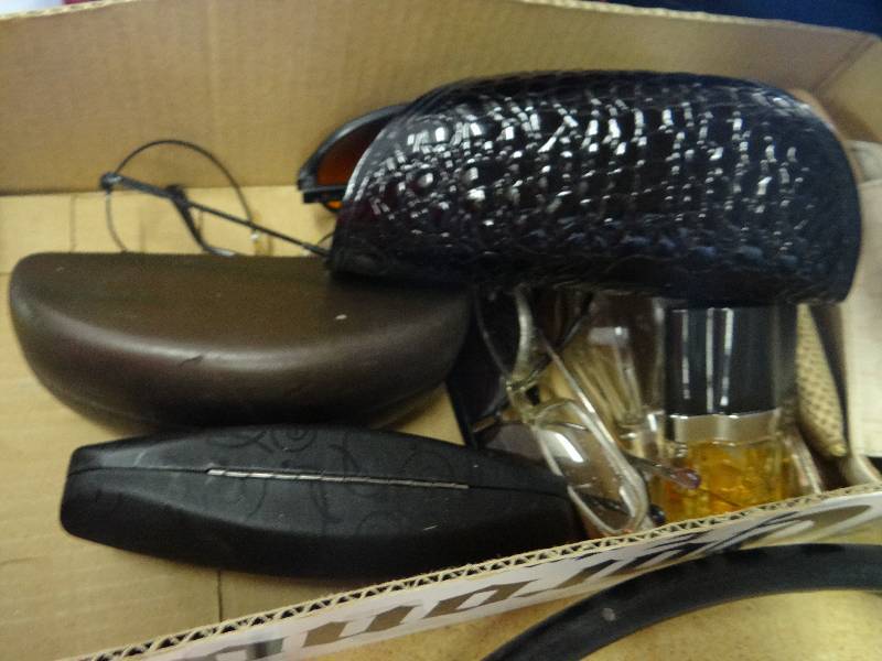 lot 347 image: Lot of glasses & cases.