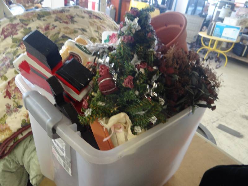 lot 350 image: Home decor, tote excluded.