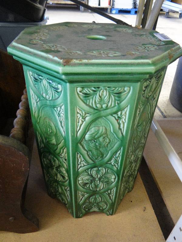 lot 353 image: Flower stand, glass.