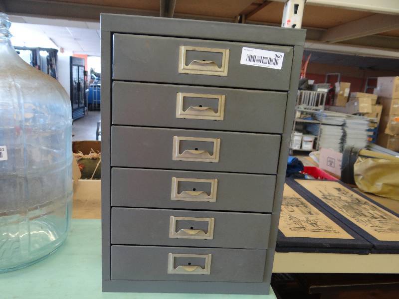 lot 360 image: 6 Drawer storage bin.