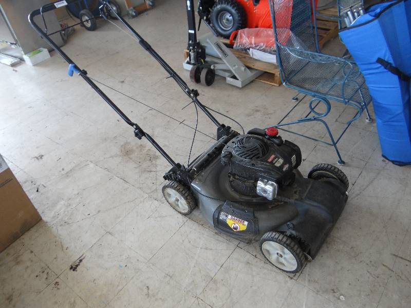 lot 365 image: Craftsman mower.