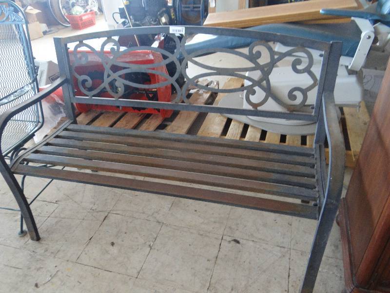 lot 368 image: Metal bench.