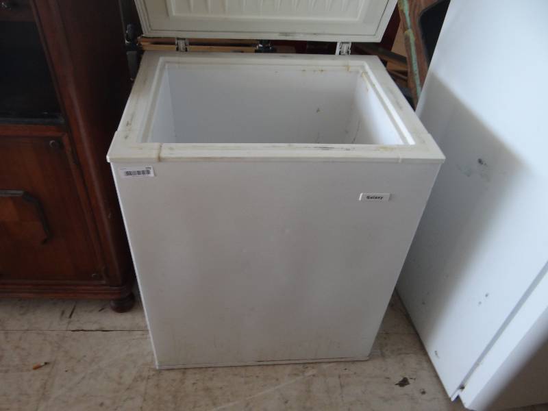 lot 370 image: Galaxy freezer.