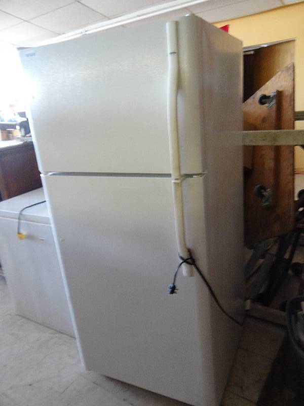 lot 371 image: Kenmore refrigerator.